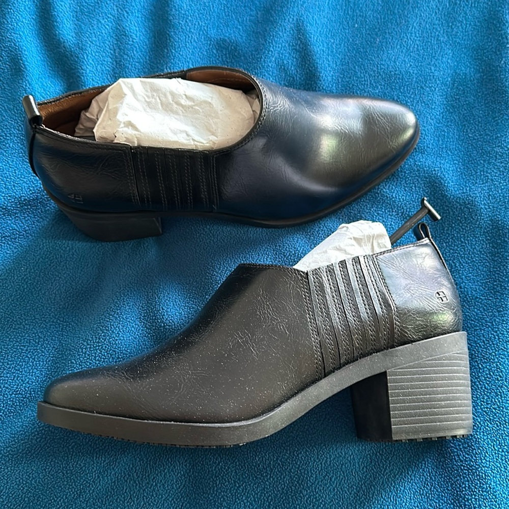 Brand new Shoes for Crews Non-Slip Elva Booties Size 10 ❤️